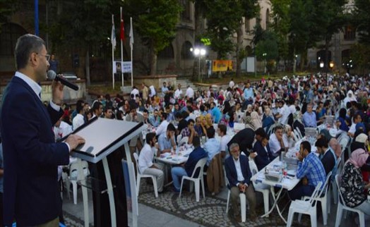 ÜNİVERSİTE ÖĞRENCİLERİNDEN BİRLİK BERABERLİK İFTARI