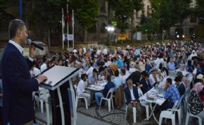 ÜNİVERSİTE ÖĞRENCİLERİNDEN BİRLİK BERABERLİK İFTARI