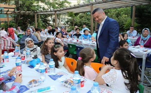 ÜSKÜDAR´IN GENÇLERİ İFTARDA BULUŞUYOR