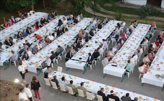KARDEŞLİK SOFRASI KARDEŞ ŞEHİR FOJNİCA´DA KURULDU