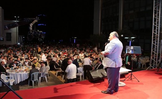 ÜMRANİYEDE YÜZBİNLER İFTARDA AYNI SOFRADA BULUŞTU