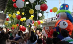 Kadir Gecesi Öncesi Minikler Tüm Dünya Müslümanları İçin Dualar Etti
