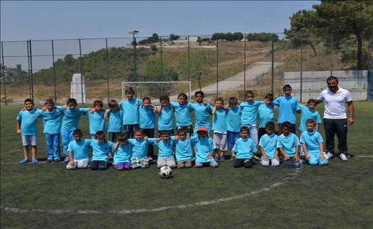 ÜMRANİYE´DE BİNLERCE ÖĞRENCİ SPOR YAPIYOR