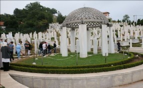 Bilge Kral Aliya´nın Kabri Başında Duygusal Anlar