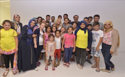 ?Kiralık Aşk?ın Oyuncuları Somalı Çocuklara Kucak Açtı