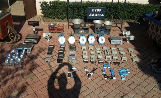 Zabıta Ekiplerinden Çevreyi Rahatsız Eden Seyyar Satıcılara Müdahele