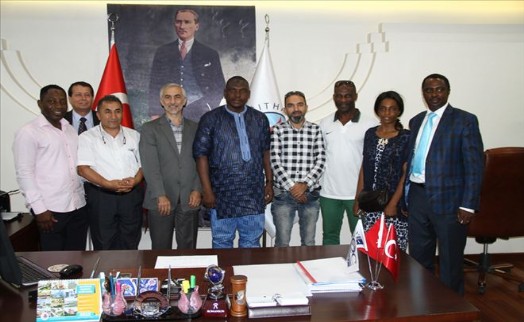 DÜNYA KAĞITHANE BELEDİYESİ´Nİ TAKİP EDİYOR