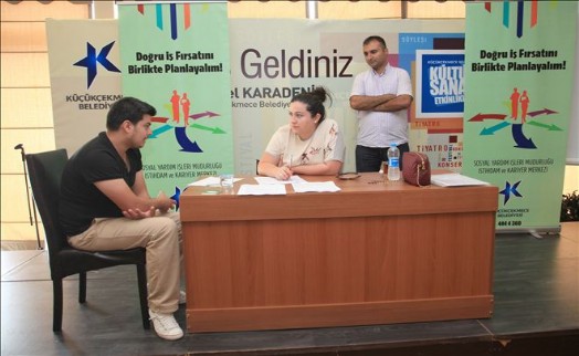 İSTİHDAM MASASI KÜÇÜKÇEKMECELİ İŞSİZLERİ SEVİNDİRDİ