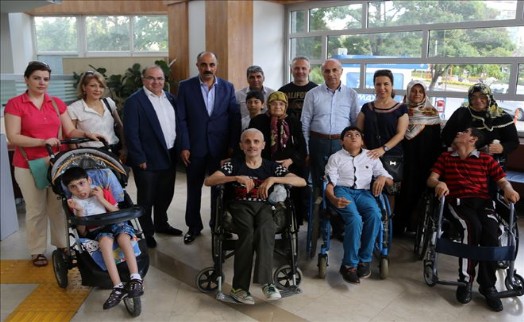 Belediyeden Engellilere Akülü Araç Desteği