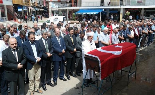 BEŞİKTAŞ BELEDİYE BAŞKANI MURAT HAZİNEDAR FELAKET BÖLGESİNDE ACILARI PAYLAŞTI