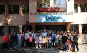 ÖĞRENCİLERDEN TEŞEKKÜR PLAKETİ