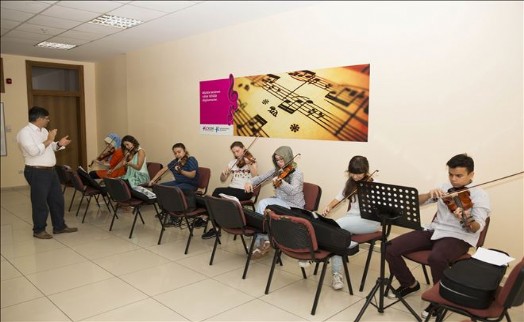 HAYAT OKULU´NDA YETENEKLERİNİ GELİŞTİRİYORLAR