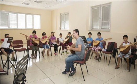 BAĞLAMA KURSLARINA ÇOCUK VE GENÇLERDEN BÜYÜK İLGİ