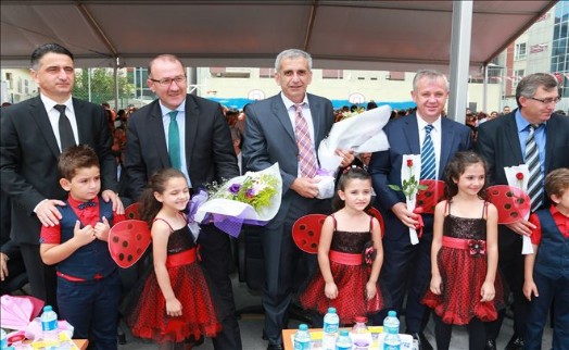 ÜMRANİYE´DE İLK DERS ZİLİ ÇALDI