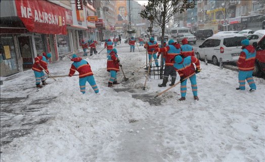 ÜMRANİYE BELEDİYESİ´NDE KAR SEFERBERLİĞİ