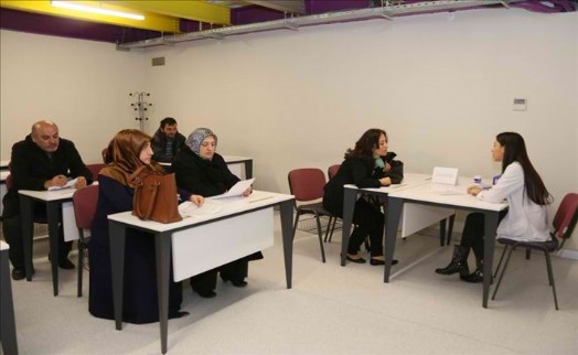 SARIYER AKADEMİ´DE SIRALARDA VELİLER OTURDU