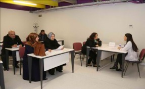 SARIYER AKADEMİ´DE SIRALARDA VELİLER OTURDU