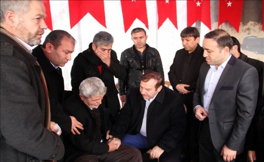 ŞEHİT BABASINI BAŞKAN KADIOĞLU TESELLİ ETTİ