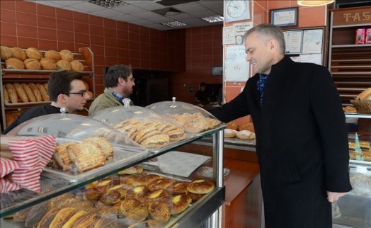 BAŞKAN POYRAZ TAŞDELEN´DE ESNAF ZİYARETİ YAPTI