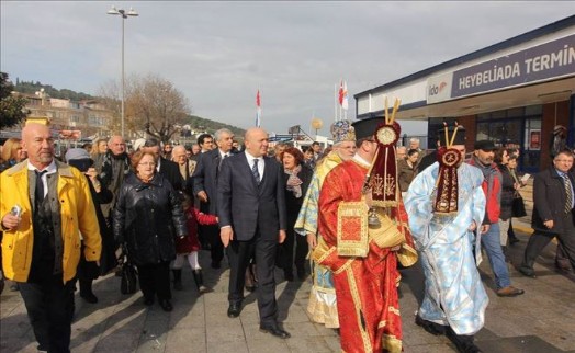 ADALAR´DA FOTA YORTUSU KUTLANDI