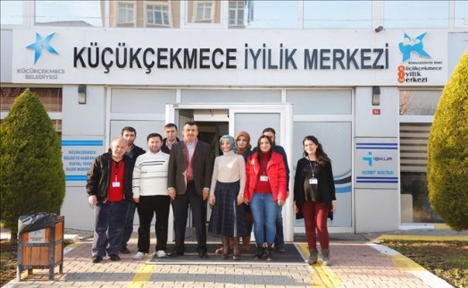 KİM, HAYIRDA YARIŞIYOR
