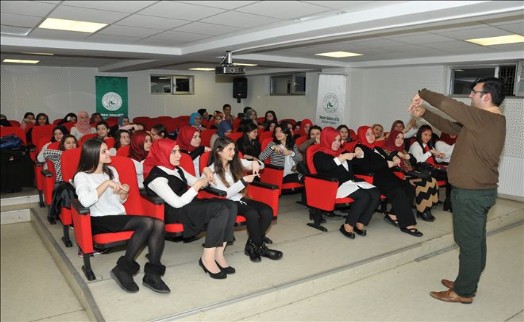 GAZİOSMANPAŞA BELEDİYESİ´NİN İŞARET DİLİ KURSU BÜYÜK İLGİ GÖRÜYOR