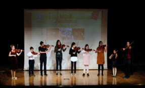 AKADEMİ ÖĞRENCİLERİNDEN MÜZİK ZİYAFETİ