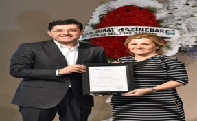 BAŞKAN HAZİNEDAR, ÇALIŞMA RUHSATLARINI TESLIM ETTİ