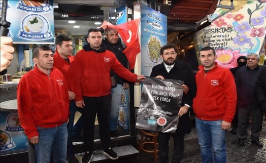 HAİN TERÖR SALDIRISINI BAŞKAN HAZİNEDAR ÇARŞI ESNAFIYLA BİRLİKTE KINADI!