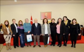 Akgün: ´Kadınlar Ülke Yönetimine Daha Fazla Katılmalı´