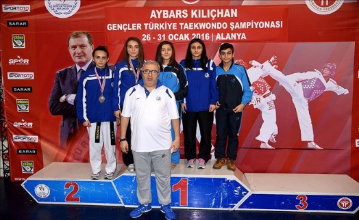 Bağcılarlı Karateciler Gençler Türkiye Şampiyonu Oldu