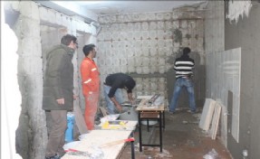 Büyükçekmece´de Öğrenciler Tatilde Okulları Tadilatta