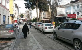 ŞİLE BELEDİYESİ´NİN YENİLEDİĞİ ÜSKÜDAR CADDESİ´NİN KALDIRIMLARI DOLUP TAŞIYOR