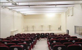 Büyükçekmece Belediyesi´nden Erdem Bayazıt´a Modern Konferans Salonu