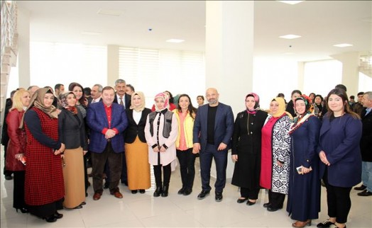 ESENYURT AK KADINLAR´DAN YEMEK İKRAMI