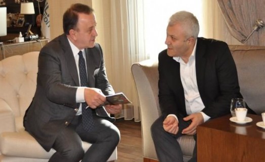TUNCAY ÖZKAN´DAN BAŞKAN IŞIKLAR´A ZİYARET