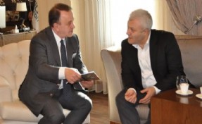 TUNCAY ÖZKAN´DAN BAŞKAN IŞIKLAR´A ZİYARET