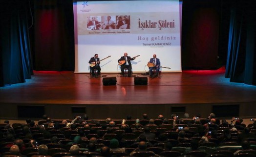AŞIKLAR KARDEŞLİK TÜRKÜLERİ SESLENDİRDİ