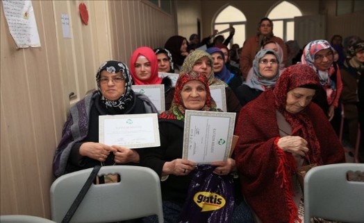 Zeytinburnu´nda Geri Dönüşüme Kadın Eli Değdi