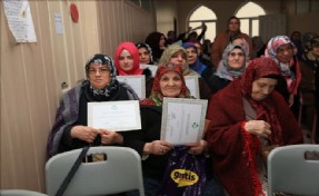 Zeytinburnu´nda Geri Dönüşüme Kadın Eli Değdi