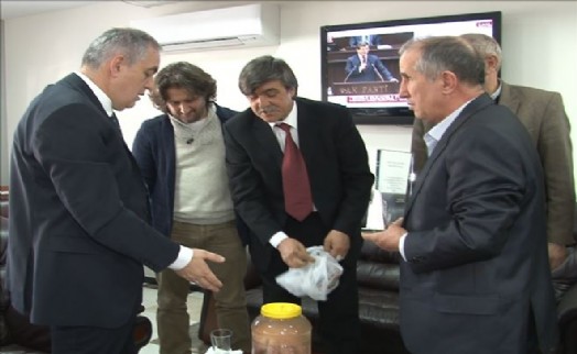 BAŞKAN AYDIN´A ´AHTAPOT TURŞUSU´