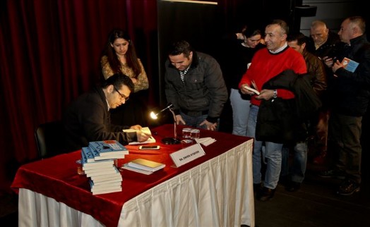 Maltepe´de Enver Aysever´le ?Okuma Saati?