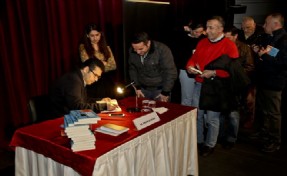 Maltepe´de Enver Aysever´le ?Okuma Saati?