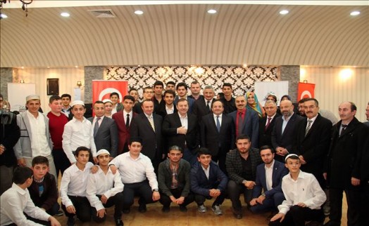 ESENYURT´TA UMRE´YE GİDEN ÖĞRENCİLER YEMEKTE BULUŞTU