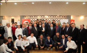 ESENYURT´TA UMRE´YE GİDEN ÖĞRENCİLER YEMEKTE BULUŞTU