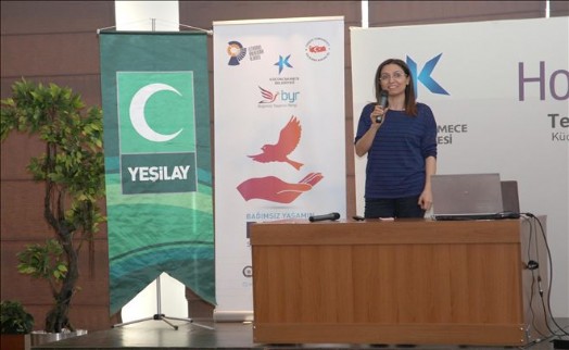 KÜÇÜKÇEKMECE´DE ÖĞRETMENLERE MADDE BAĞIMLILIĞIYLA MÜCADELE DERSİ