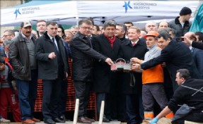 KÜÇÜKÇEKMECE´DE SULTAN MURAT MAHALLESİ YENİ CAMİSİNE KAVUŞUYOR