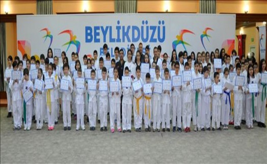 TAEKWONDOCULARA KUŞAK TÖRENİ YAPILDI