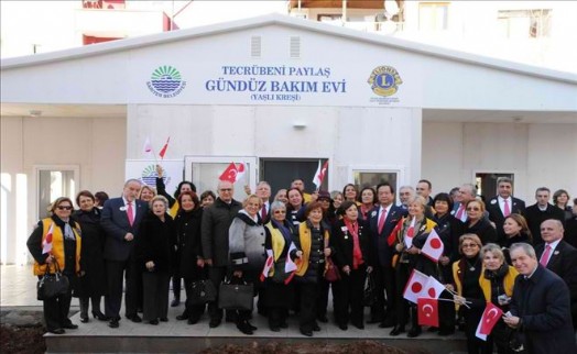 YAŞLI GÜNDÜZ BAKIMEVİ´NE JAPON BAŞKANDAN TAM NOT