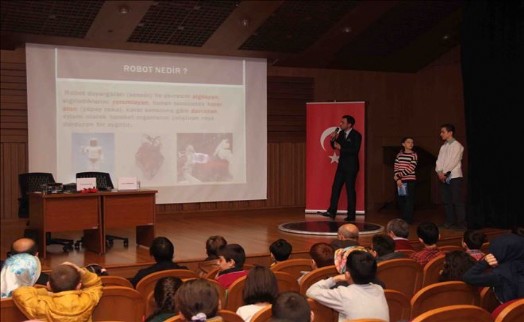 ?Robotlardan Sumo Güreşi Gösterisi?